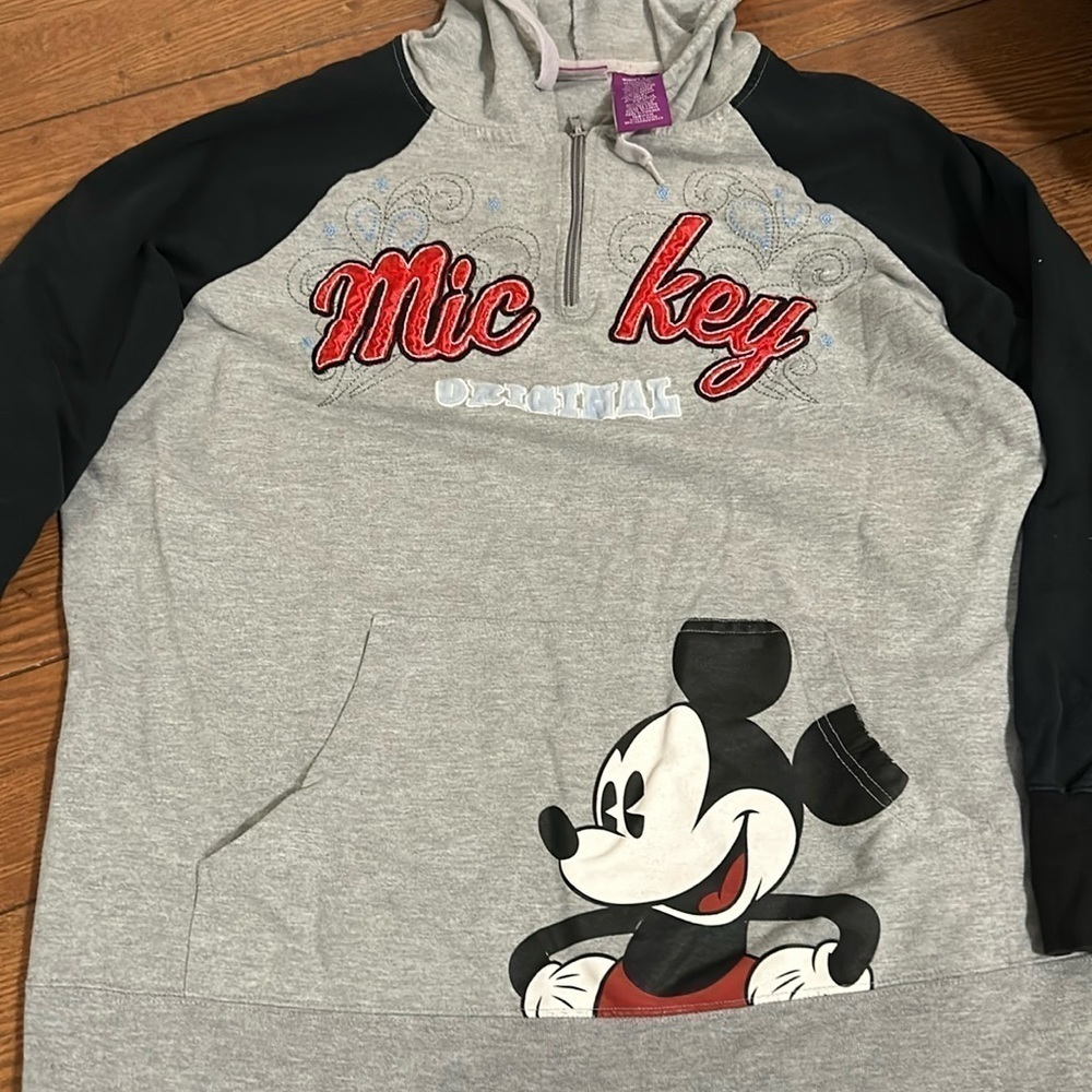 The wonderful world of Disney Mickey Mouse hoodie